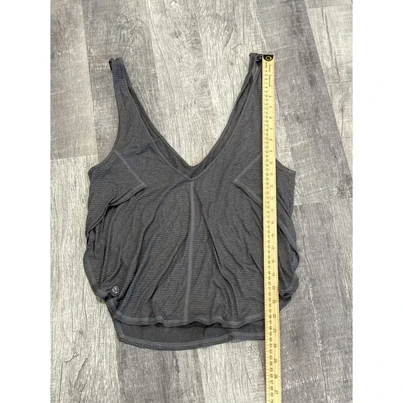 Lululemon‎ Gray Tank Top V Neck Sleeveless Athletic Activewear Women's - Picture 3 of 5